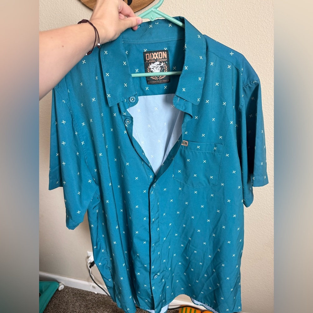 DIXXON SHORT SLEEVE BUTTON UP